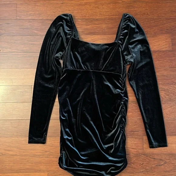 ⭐️ Velvet Square Neck Mini Dress - Picture 4 of 6